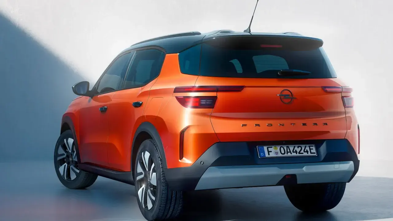 Opel Frontera arancione, un SUV moderno. Scopri il suo prezzo e le sue caratteristiche.