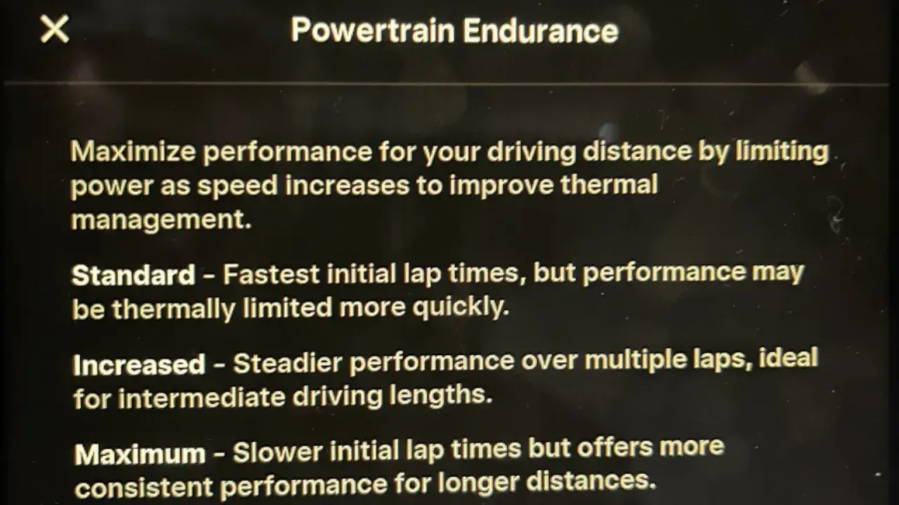 Impostazioni Tesla per la gestione termica del powertrain, ideali per la guida su **tesla track**.