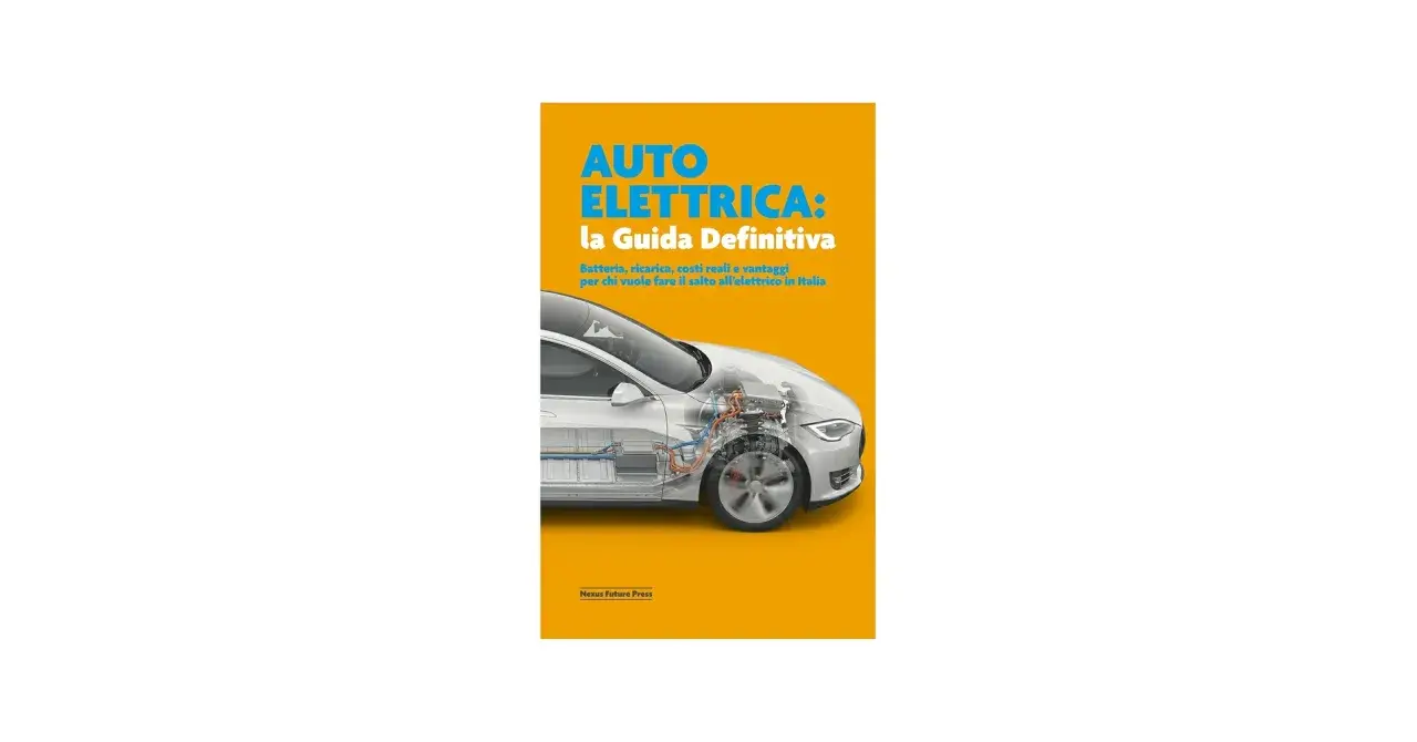 Copertina libro "Auto Elettrica: la Guida Definitiva" con auto trasparente che mostra la batteria. Spiega come pagare ricarica auto elettrica.