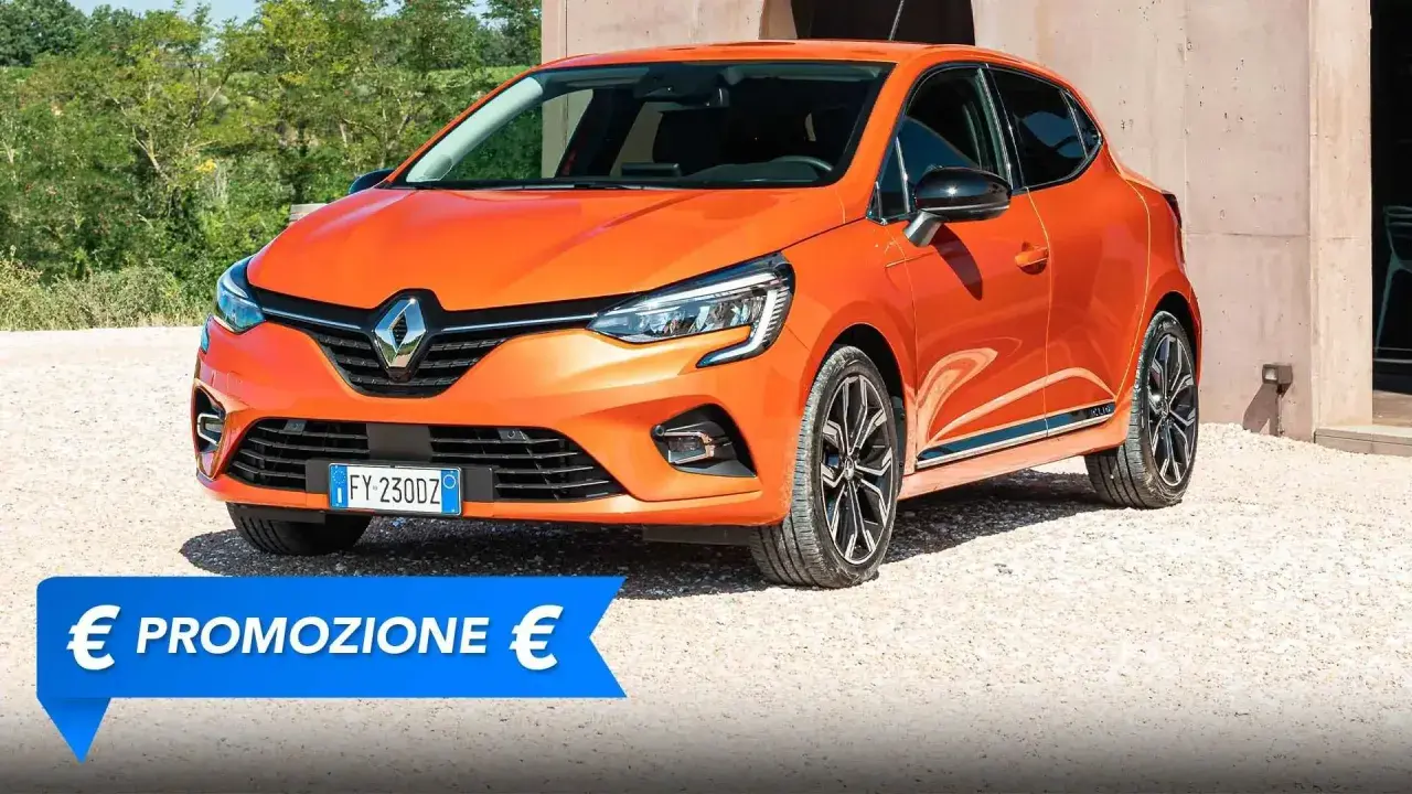 Nuova Clio 2026 GPL in arancione brillante, con un'offerta speciale in promozione.