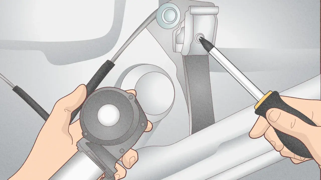 Mani che smontano un motorino del finestrino elettrico, un cacciavite che svita una vite. Guida per capire come alzare manualmente finestrino elettrico.