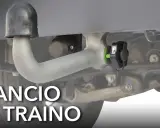 Gancio traino montato, pronto per il viaggio. Si può circolare con il gancio traino montato, un accessorio essenziale per chi ama trasportare.
