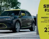 La nuova smart #1 PRO, un SUV elettrico grigio con dettagli gialli, in offerta a partire da 237€ al mese.