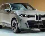 Il **BMW X5 2026** si presenta con un design audace e moderno, fari affilati e la distintiva griglia a doppio rene illuminata.