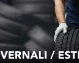 Guida: cambio gomme invernali in estate. Mani guantate tengono un pneumatico.