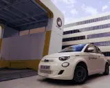 Fiat 500 elettrica pronta per la ricarica rapida alla stazione Ample. La sua batteria è il cuore pulsante della mobilità sostenibile.
