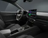 Interni moderni della Cupra Formentor: volante sportivo, ampio display touchscreen e finiture curate.