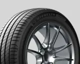Pneumatico Michelin Primacy 4, con cerchio sportivo. Nessun difetto visibile, solo prestazioni.