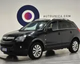 Opel Antara nera, un SUV spazioso. Non si notano particolari difetti evidenti in questa immagine.
