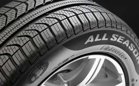 Gomme 4 stagioni con battistrada scolpito per aderenza su ogni terreno. Ideali per chi cerca versatilità.