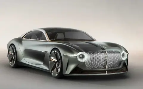 Concept car Bentley elettrica, un futuro di lusso e sostenibilità. Design futuristico con griglia iconica e fari a LED.