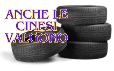 Pneumatici coreani marche: anche le cinesi valgono. Una pila di pneumatici neri su sfondo bianco.