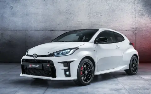 Toyota Yaris GR: pura potenza e agilità. Un concentrato di cavalli pronti a scatenarsi su ogni strada.