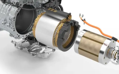 Componenti interni di un motore Tesla, con rotore e statore in evidenza.