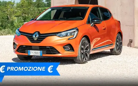 Nuova Clio 2026 GPL in arancione brillante, con un'offerta speciale in promozione.