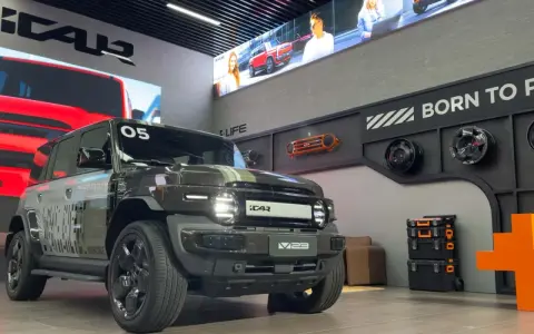 Il nuovo iCAR v23, un SUV compatto e audace, pronto per l'avventura.