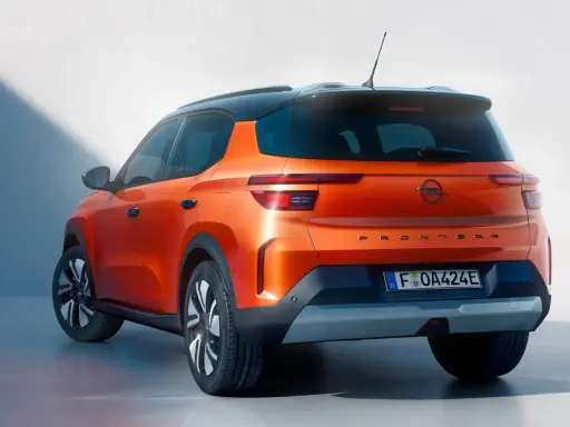 Opel Frontera arancione, un SUV moderno. Scopri il suo prezzo e le sue caratteristiche.