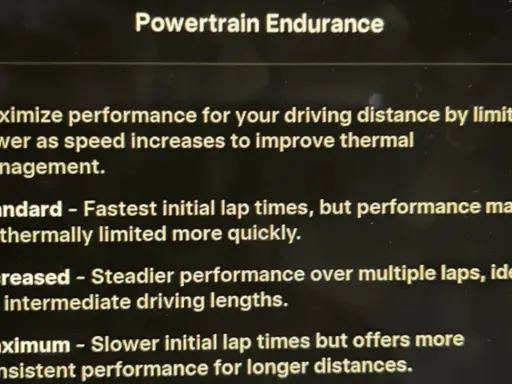 Impostazioni Tesla per la gestione termica del powertrain, ideali per la guida su **tesla track**.