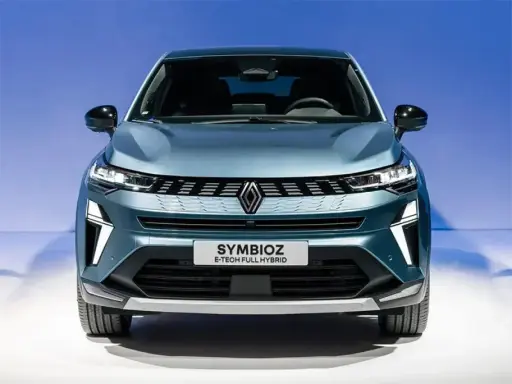 Il concept car Renault Symbioz, un'auto futuristica con un design audace e un'illuminazione distintiva.