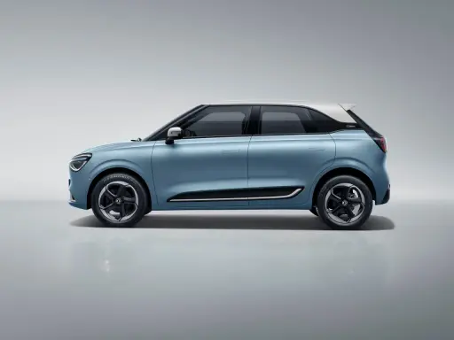 Auto blu a due toni, stile moderno. Scopri il dongfeng box prezzo e le sue caratteristiche.