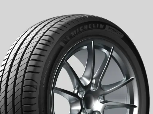 Pneumatico Michelin Primacy 4, con cerchio sportivo. Nessun difetto visibile, solo prestazioni.
