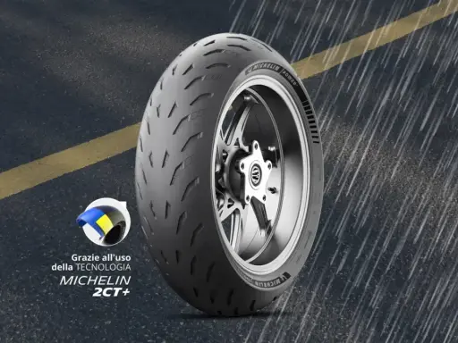 Pneumatico Michelin Power 2CT+ su strada bagnata, per le migliori gomme su bagnato.