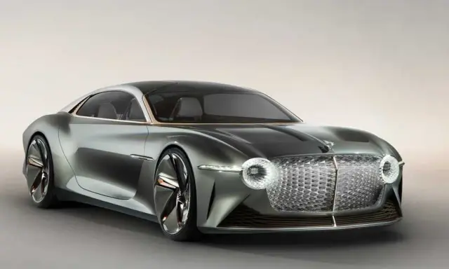 Concept car Bentley elettrica, un futuro di lusso e sostenibilità. Design futuristico con griglia iconica e fari a LED.