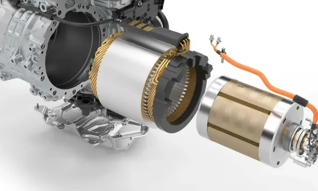 Componenti interni di un motore Tesla, con rotore e statore in evidenza.