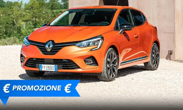 Nuova Clio 2026 GPL in arancione brillante, con un'offerta speciale in promozione.