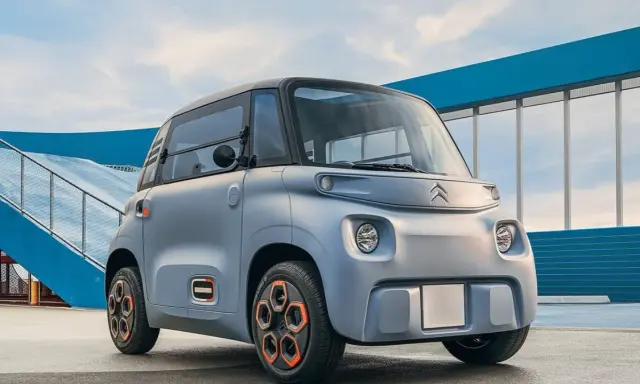 Citroën Ami, un quadriciclo elettrico che puoi guidare senza patente. Un veicolo compatto e agile per la città.