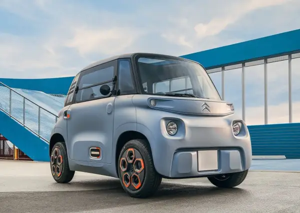 Citroën Ami, un quadriciclo elettrico che puoi guidare senza patente. Un veicolo compatto e agile per la città.